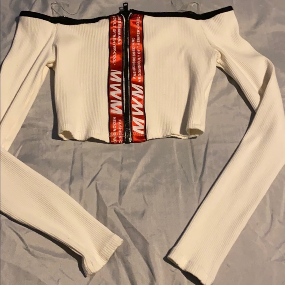 Off shoulder zip up crop top
